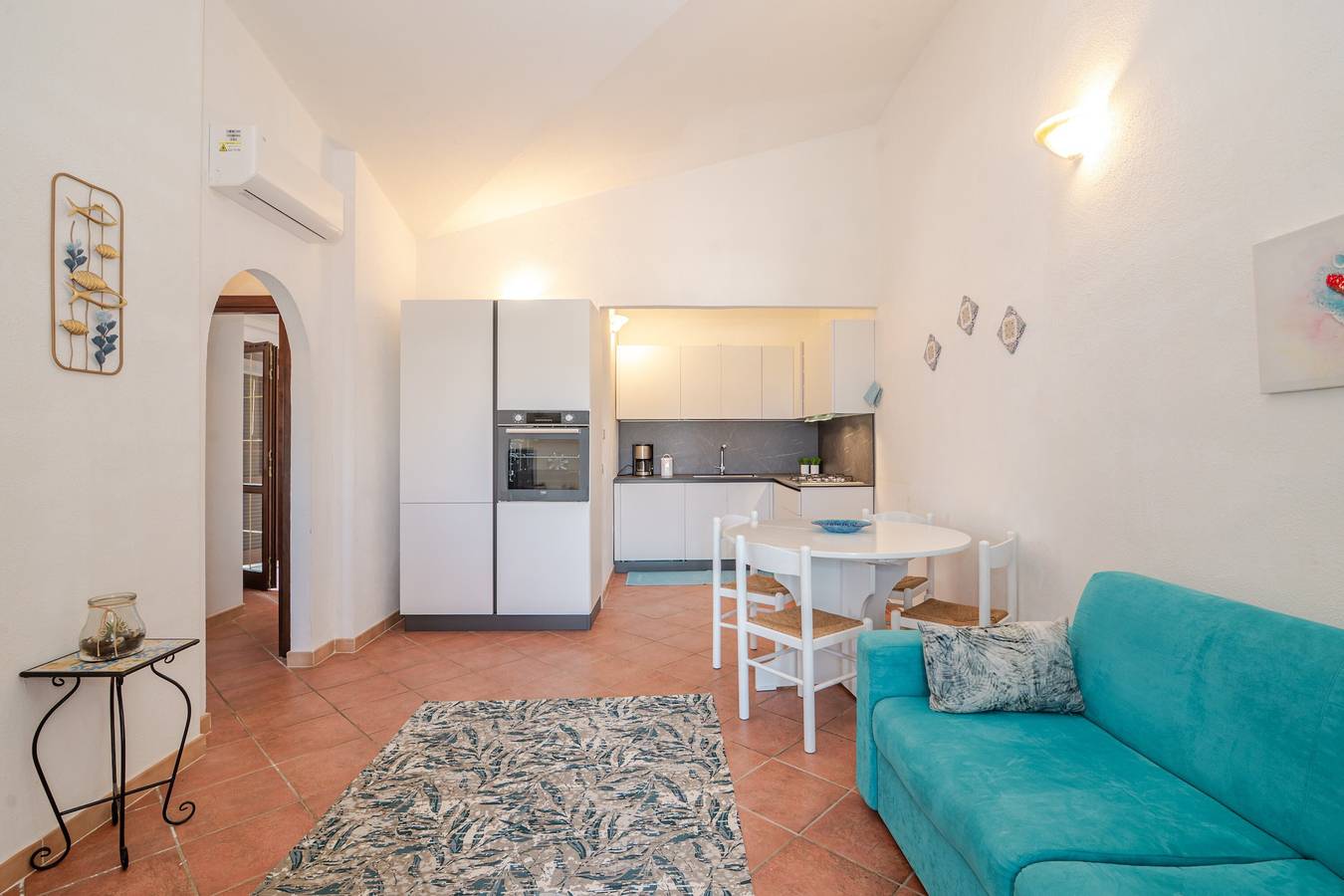 Appartamento intero, Villetta con Giardino, Piscina in Condivisione, Terrazza Privata e Aria Condizionata in Porto San Paolo, Loiri Porto San Paolo
