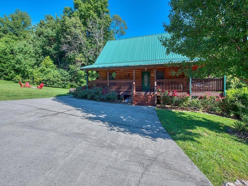 Crockett's Meadow! Hot Tub, Fast Wifi, Cable Tv, Fire Pit, Gas Grill! See Elk! in Blue Ridge Parkway, Maggie Valley