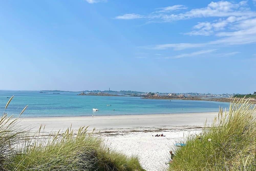Charmante maisonnette à 200 m de la plage in Le Dossen, Santec
