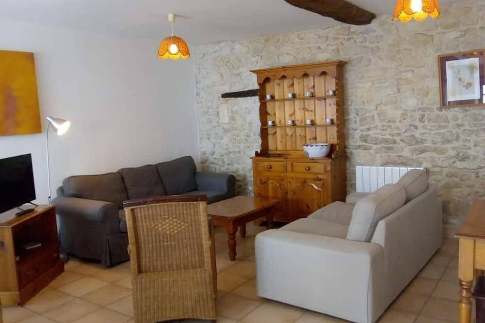 Apartamento entero, House 2 sleeps 8 3 bedrooms 1 bathroom in Ternant (Charente-Maritime), Saint-Jean-d'Angély region