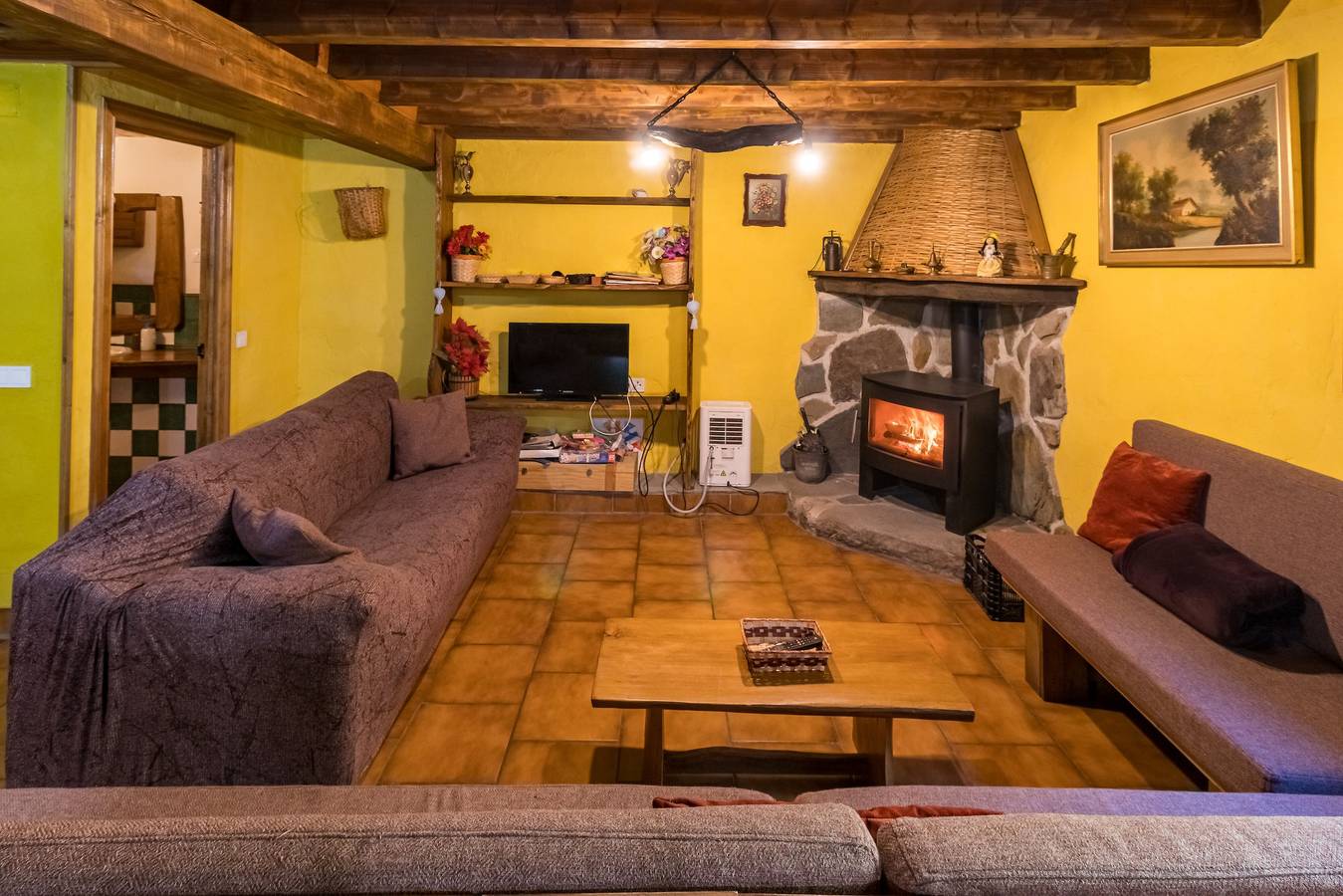 Country House 'La Hirriria' with Mountain View, Private Terrace and Private Garden in San Roque de Riomiera, Cordillera Cantábrica
