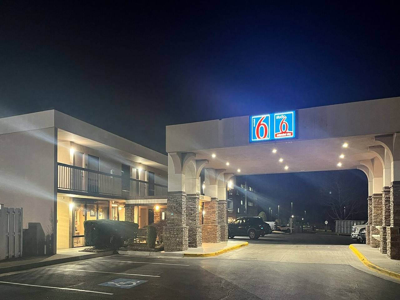 Entire apartment, 2 Queen Beds | Non-Smoking, Kitchen in Northern Virginia