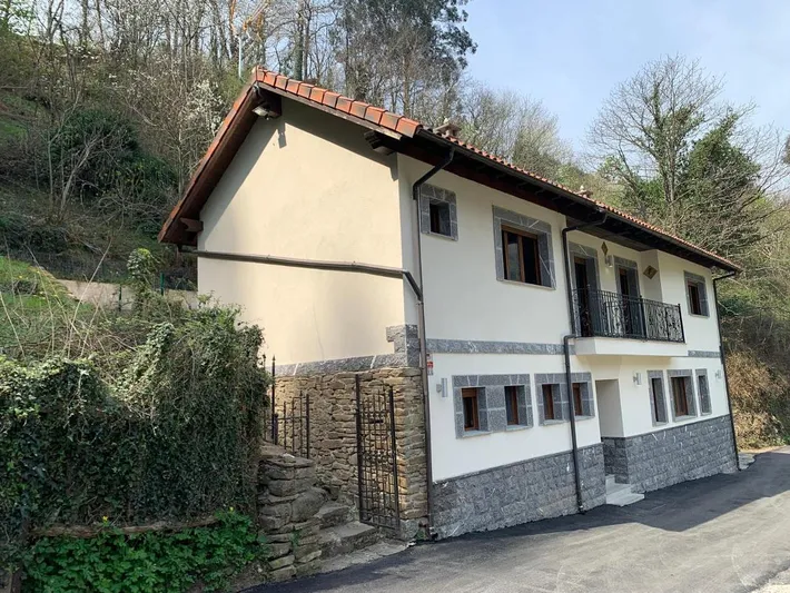 Casa rural para 8 personas, con jardín además de balcón y vistas - 1