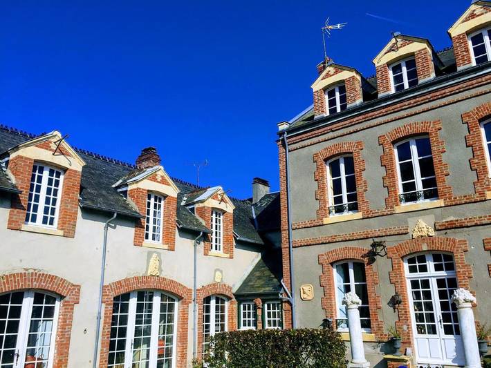 Location de vacances pour 14 personnes, avec piscine ainsi que jardin et vue à Saint-Clair-sur-l'Elle