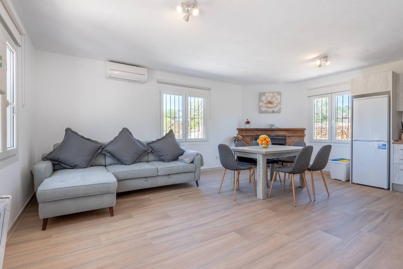 Modernisiertes Landhaus mit Dachterrasse, Garten und Wlan in Llucmajor, Mallorca Süden