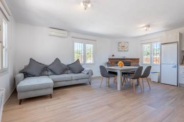 Villa for 4 Guests in Llucmajor, South Majorca, Picture 2