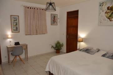Gîte pour 2 personnes, avec jardin et jacuzzi à Baie-Mahault