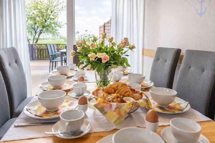 Ferienwohnung für 8 Personen, mit Garten und Ausblick in Schillig