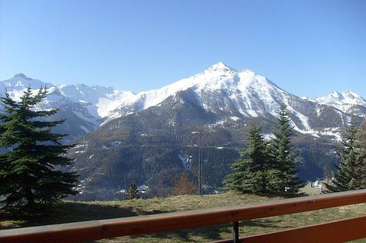 Location de vacances pour 4 personnes, avec terrasse et piscine à Orcières