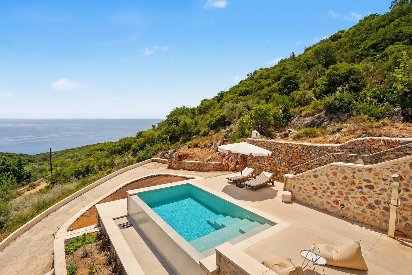Entire apartment, Isichia Apartment with Sea and Taygetos Mountain Views in Kampos, Messenia region