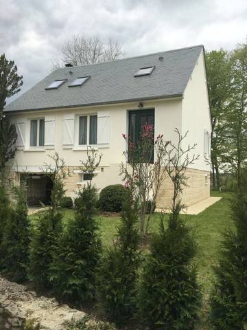 Gîte pour 4 personnes, avec vue ainsi que vue sur le lac et terrasse à Pierrefonds