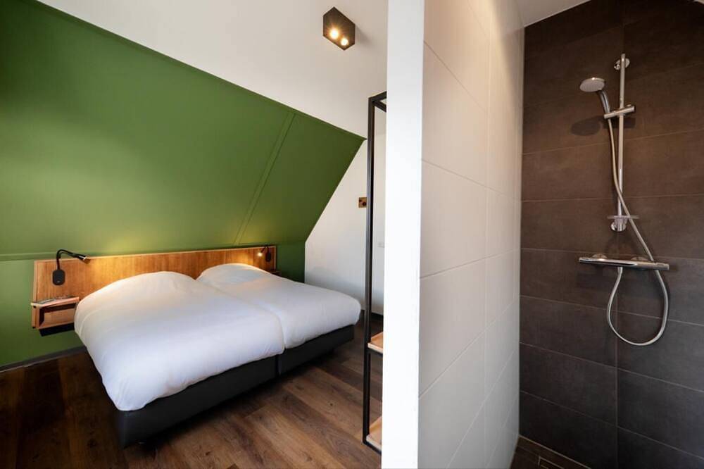 Premium Outdoor 8p - Four Bedroom Villa, Sleeps 8 in Thorn, Limburg