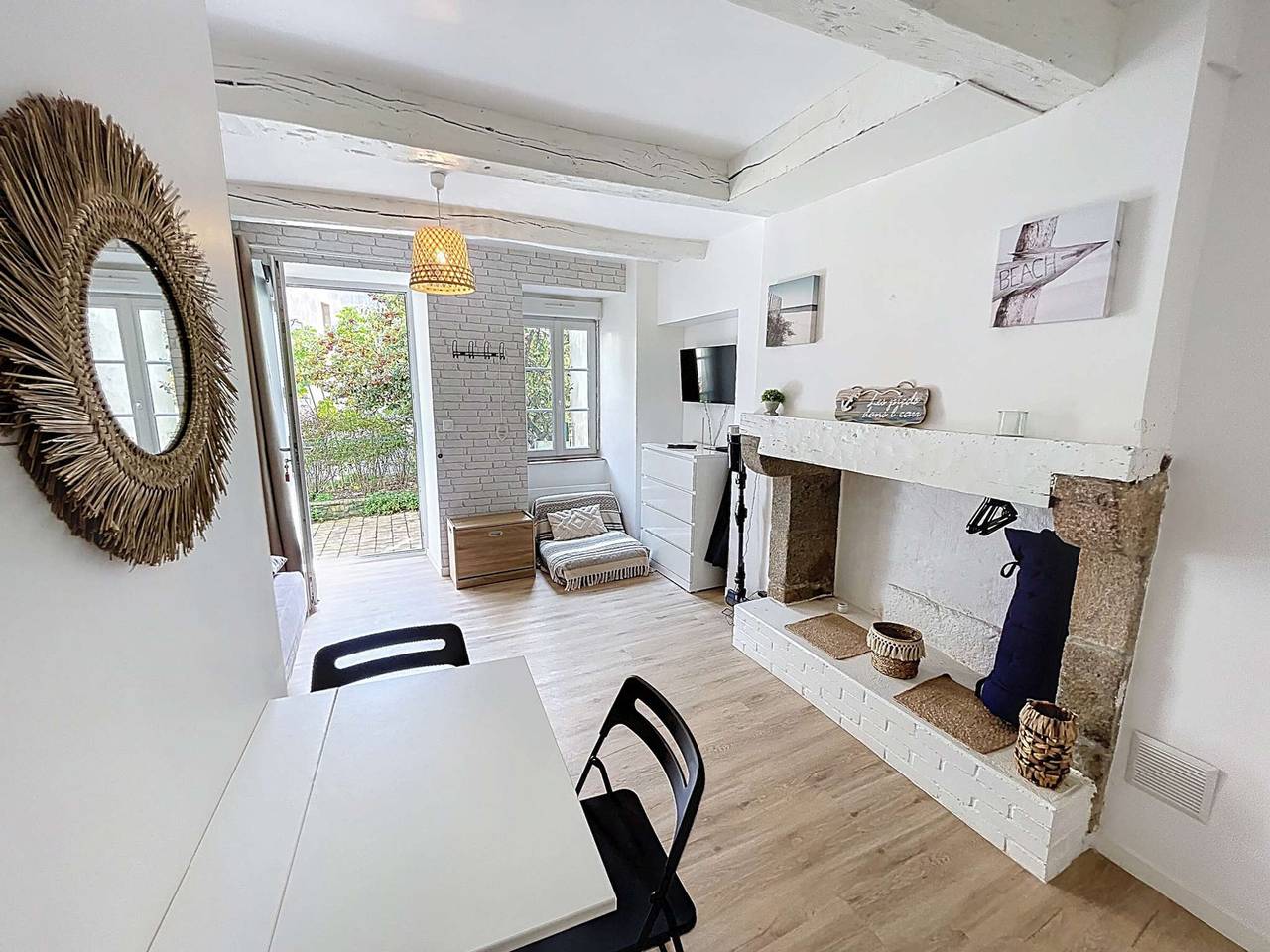 Estudio entero, Encantador estudio nuevo con terraza - admite mascotas, Wi-Fi gratis in Granville, Côte de la Déroute