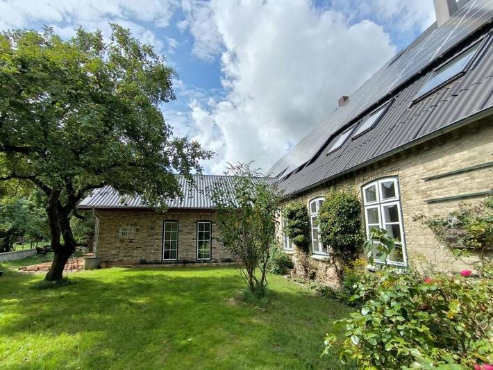 Ferienwohnung für 7 Personen, mit Whirlpool und Terrasse sowie Garten und Pool in Dellstedt