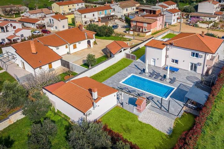 Villa für 12 Personen, mit Balkon und Garten - 1