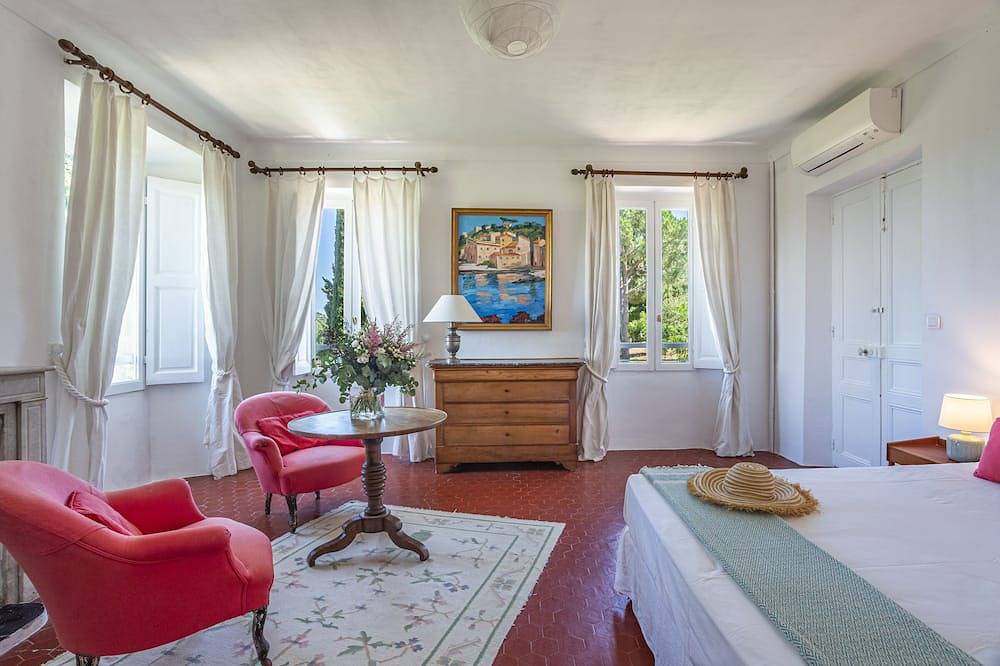 Schönes Landhaus mit Meerblick und großem Garten in Saint-Tropez, Mittelmeerküste (Frankreich)