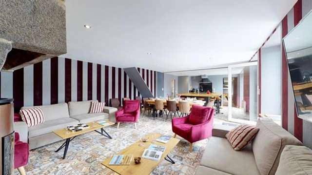 Location de vacances pour 19 personnes, avec jardin et jacuzzi, animaux acceptés à La Chaise-Baudouin