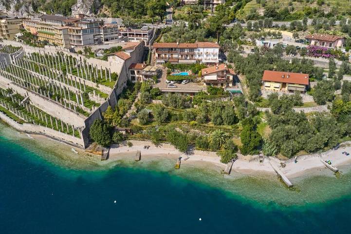 Hotel für 2 Personen, mit Ausblick und Seeblick sowie Garten und Pool, mit Haustier in Limone sul Garda