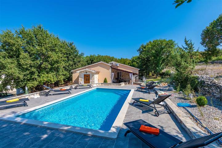 Ferienwohnung für 8 Personen, mit Pool und Garten - 1
