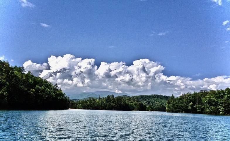 Log cabin for 6 people, with hot tub and balcony, with pets in Fontana Lake