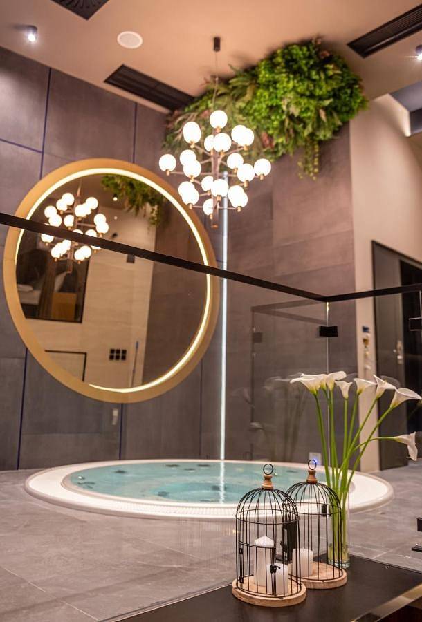 Ganze Wohnung, Two-Bedroom Apartment with Private Pool & Spa in Belgrad, Belgrad und Umgebung