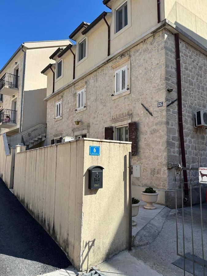 Maison d’hôte pour 2 personnes, avec Terrasse et Jardin à Kotor