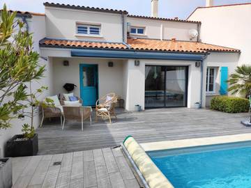 Cottage pour 6 personnes, avec jardin et piscine à Arces