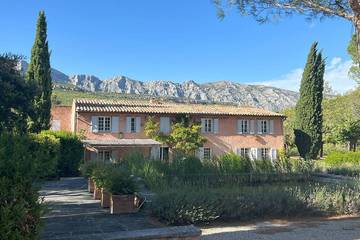 Agriturismo pour 11 personnes, avec jardin à Rousset