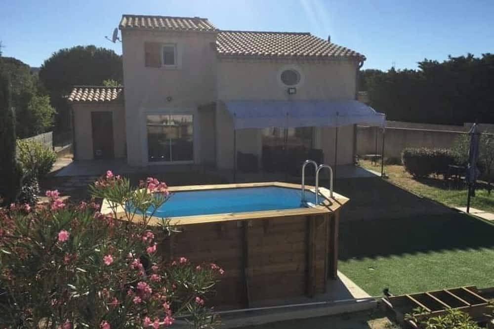 Modern villa between Avignon and Uzés in Bagnols-sur-Cèze, Nimes region