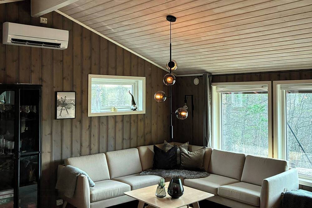 Renovierte Hütte mit hohen Decken und Blick auf die Natur in Evje og Hornnes