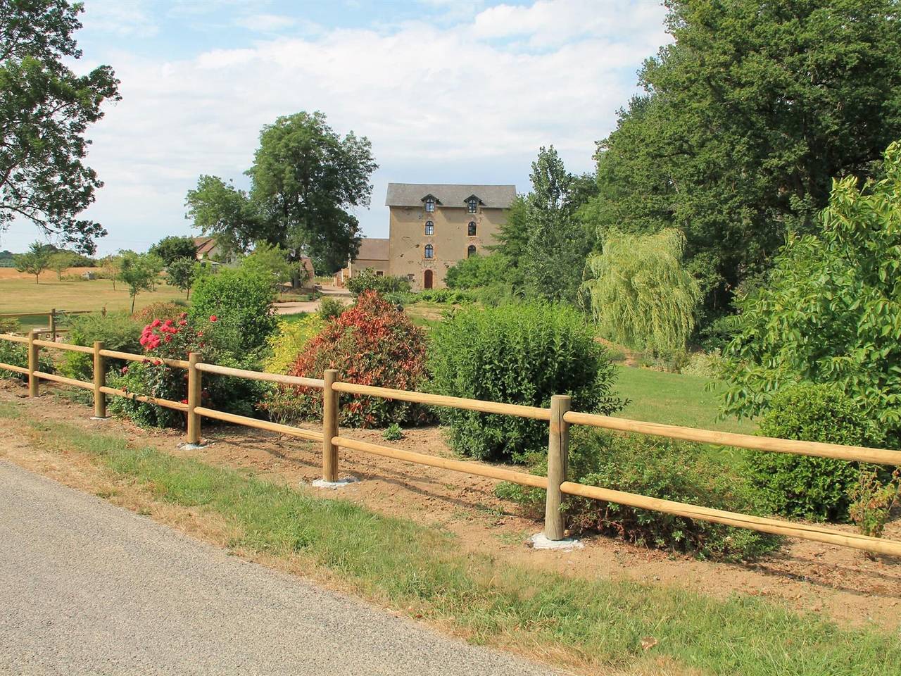Komfortables Haus an der Mühle Chevillon, ruhig und Angeln vor Ort in Cercy-la-Tour, Nièvre