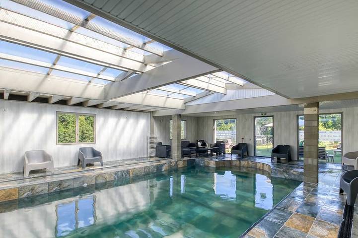 Gîte pour 15 personnes, avec Terrasse et Jardin dans Parc naturel régional des Volcans d'Auvergne