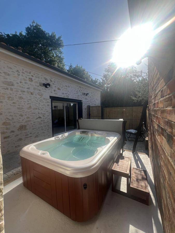 La Petite Forge, air conditioning, Jacuzzi & Médoc vineyards in Listrac-Médoc, Parc naturel régional du Médoc
