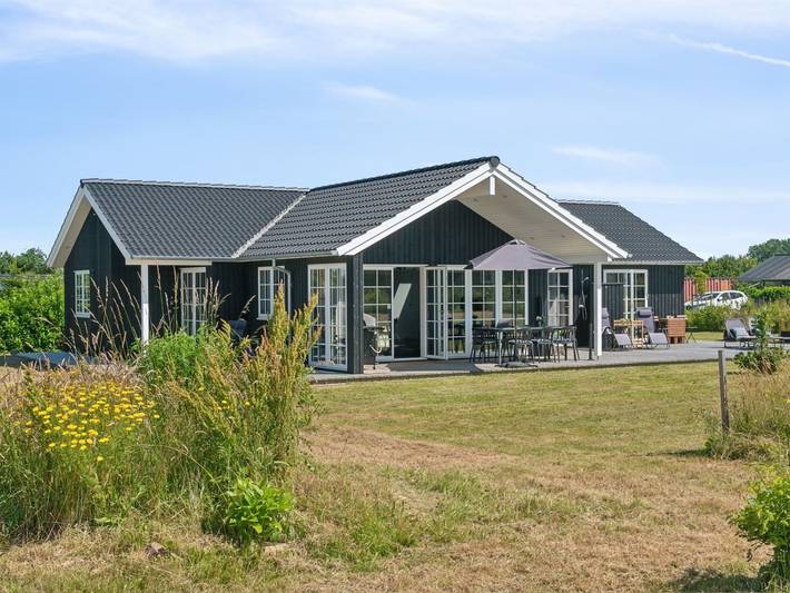 Ferieudlejning for 6 personer, med Terrasse i Havnsø