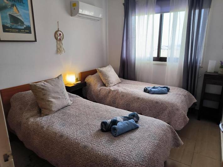 Gîte pour 5 personnes, avec terrasse ainsi que vue et piscine dans Oróklini - 3