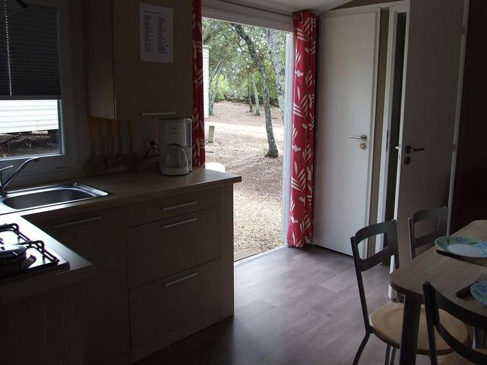 Camping Les chênes - Mobilheim 4 personen - Mobil Home Komfort Klimatisiert - 2 Schlafz. - 3.40 x 7.80m / Grüne Eiche in Junas, Mittelmeerküste (Frankreich)