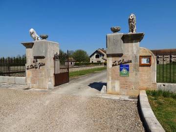 Chambre d’hôte pour 2 personnes, avec jardin ainsi que vue et terrasse à Batilly-en-Puisaye