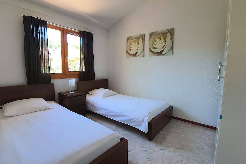 Charming house in the domain of Chateau de Barbet with swimming pool - 8 pers in Lombez, Gers