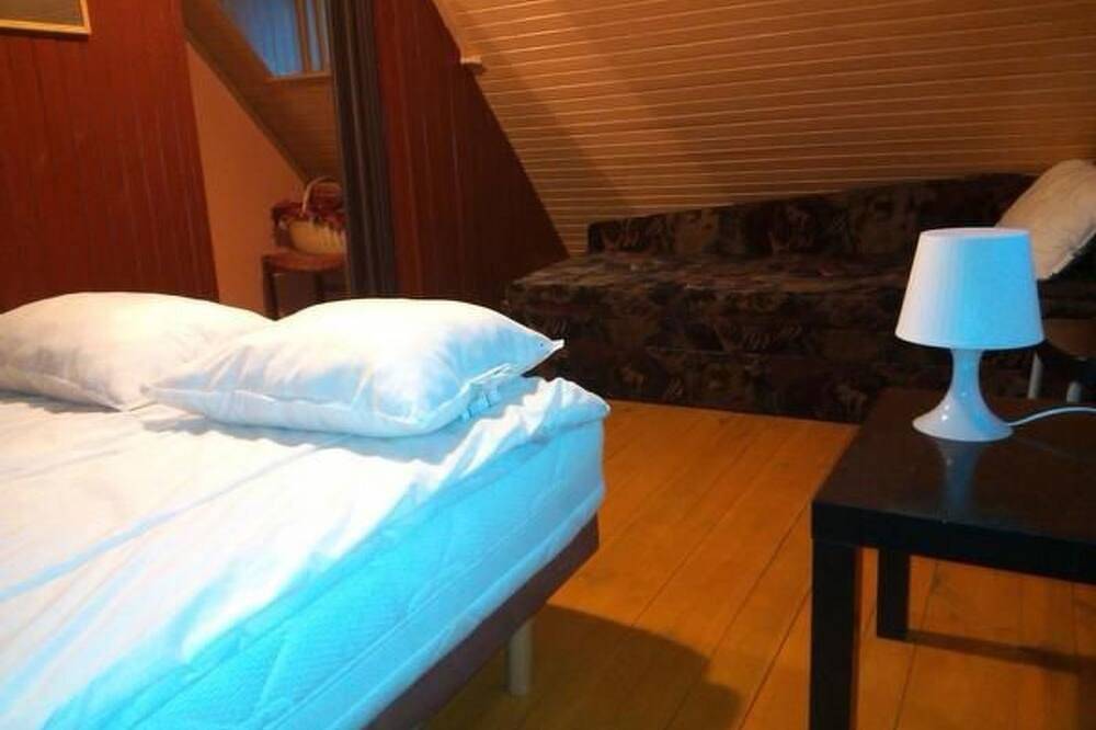 Freistehendes Haus mit eingezäuntem Grundstück an einer Lagune in Region Lodz