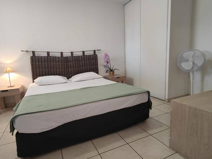 Location de vacances pour 2 personnes, avec jardin et balcon ainsi que piscine et jacuzzi dans Circuit Paul-Ricard - 3