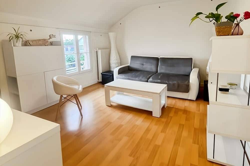 Entire apartment, Furnished apartment Fin d'Oise - Quiet neighborhood (200m Rer A / Sncf train station) in Conflans-Sainte-Honorine, Yvelines