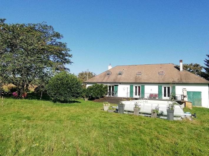 Location de vacances pour 12 personnes, avec piscine et jardin ainsi que vue et bassin pour enfant à Préchacq-Josbaig