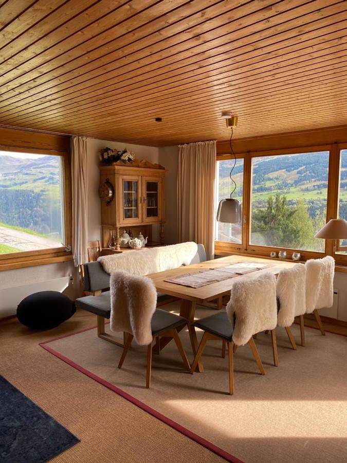 Ferienwohnung für 4 Personen, mit Terrasse und Pool sowie Sauna und Ausblick in Brigels
