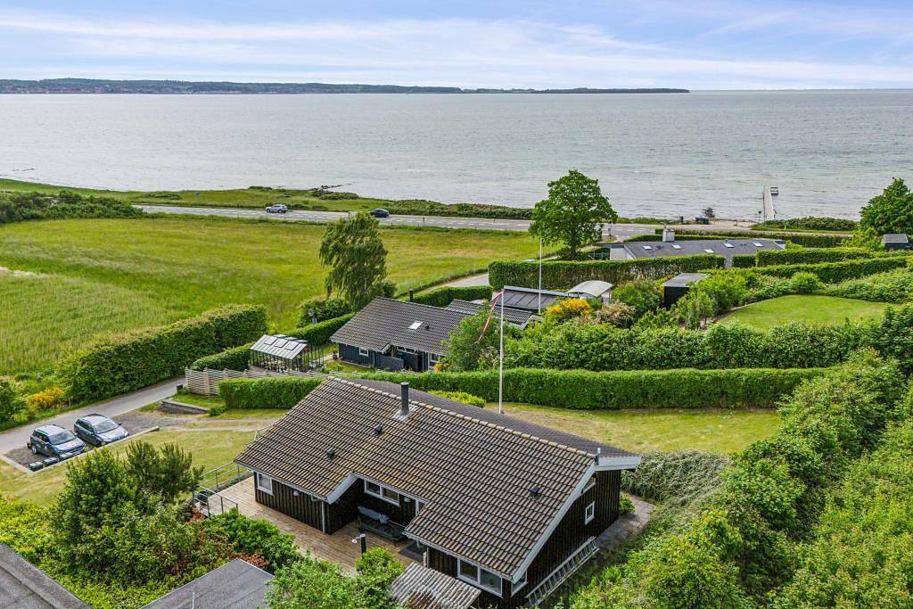 Exklusives und gepflegtes Ferienhaus mit beeindruckendem Panoramablick, Spa, Sauna und schöner Terrasse – nahe dem kinderfreundlichen Strand von Handrup und den malerischen Mols-Bergen. in Ebeltoft, Süddjursland