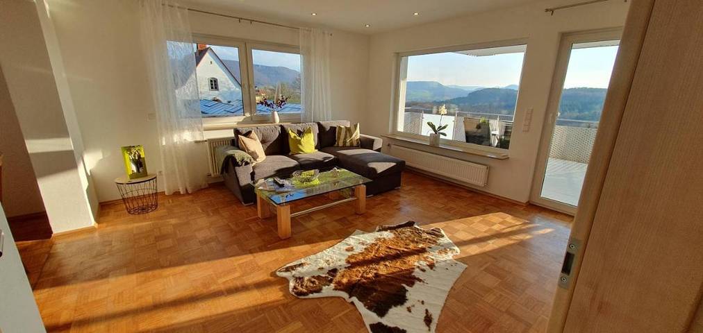 Ferienwohnung für 4 Personen, mit Balkon und Terrasse sowie Ausblick in Neuffen