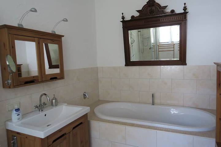 Ferienhaus für 24 Personen, mit Whirlpool und Garten sowie Terrasse und Sauna, mit Haustier in Hellenthal - 4