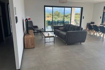 Location de vacances pour 15 personnes, avec jardin à Bastelicaccia