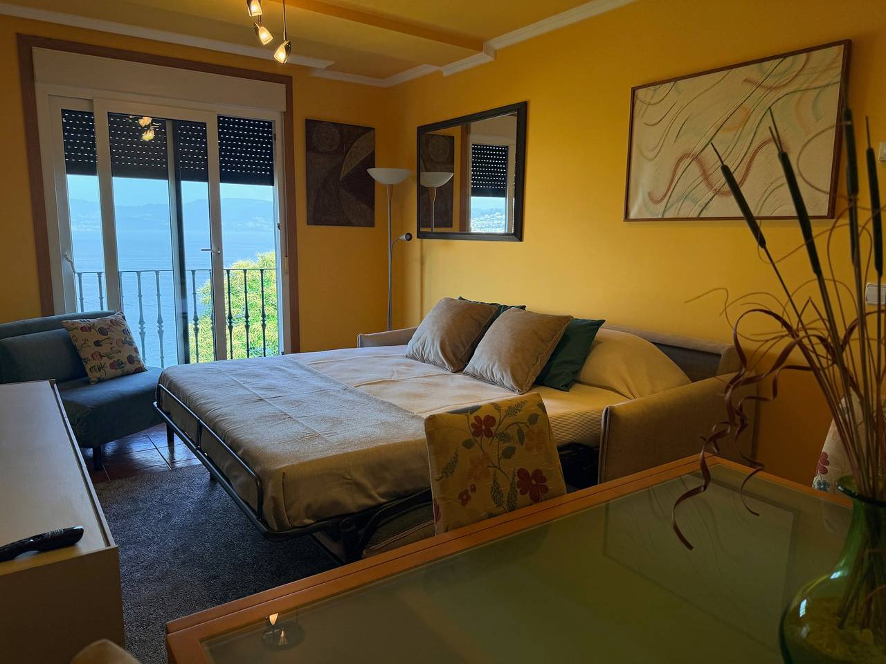 Apartamento vacacional entero, 2 Bed Apt Sleeps 4 - Two Tvs - Free Parking in Portonovo, Sanxenxo