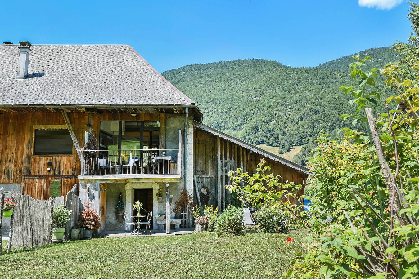 Casa de vacaciones 'Fayard' con vistas a la montaña, terraza privada y Wi-Fi in Aillon-le-Jeune, Chambéry region