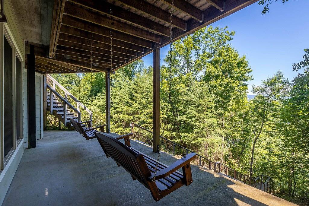 Lower rates/flexible calendar Waterfront Home w/ Private Dock and Mountain Views in Nebo, McDowell County